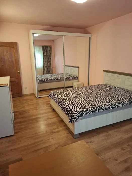 Apartament de 2 camere, 60 mp, decomandat, AC, zona Timpuri Noi