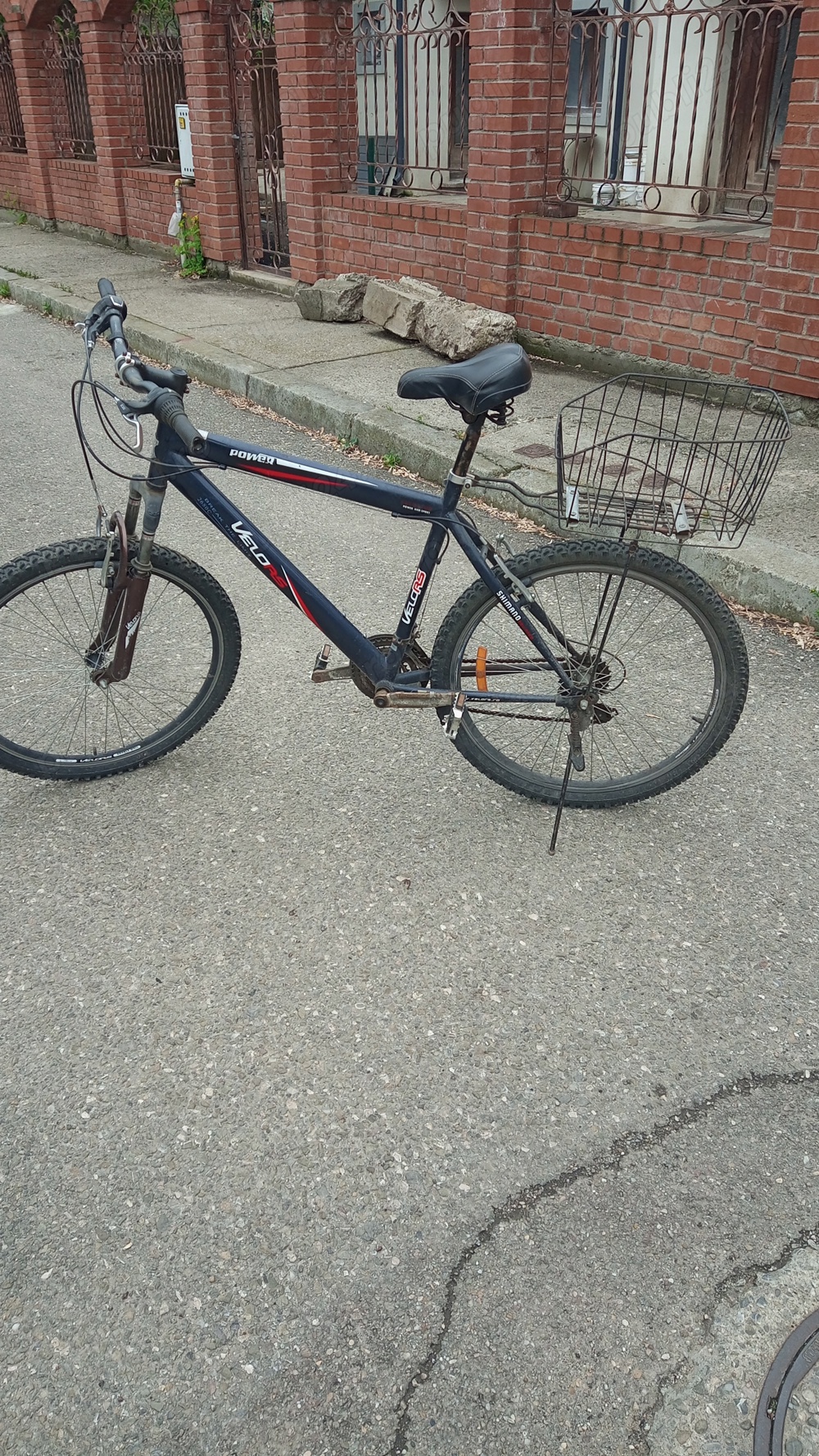 vând bicicleta este velors roți de 26