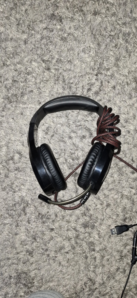 Vând căști de gaming