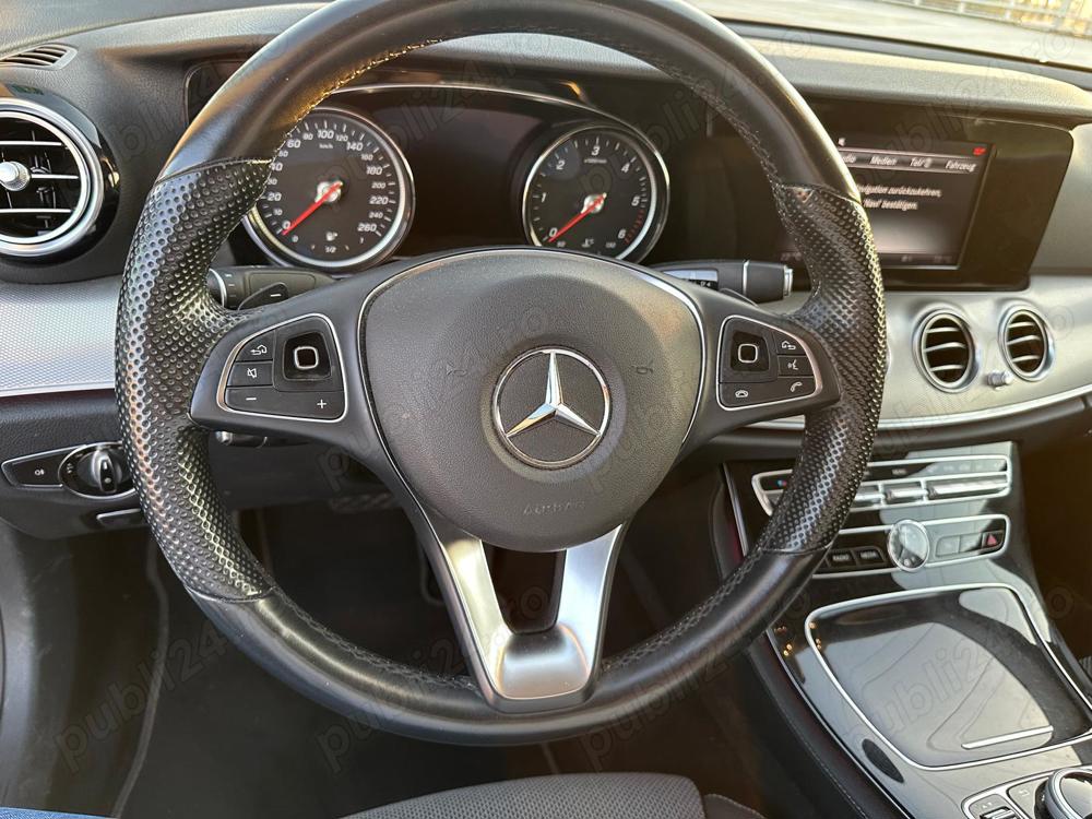 Vand Mercedes-Benz E 200 diesel 2018 140k km, lumini ambientale, culoare verde cameleon