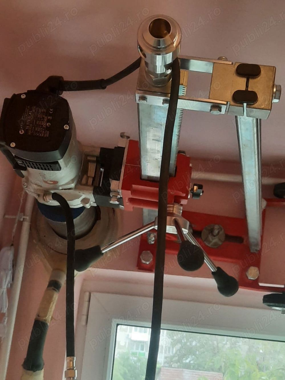 Gaură hota centrala climă aerisire etc 