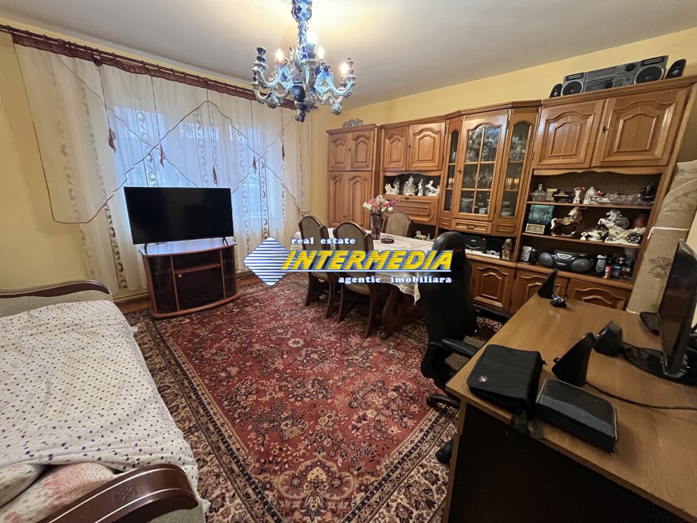 Apartament cu 2 camere de vanzare in Cetate cu teren aferent 75 mp cu CF