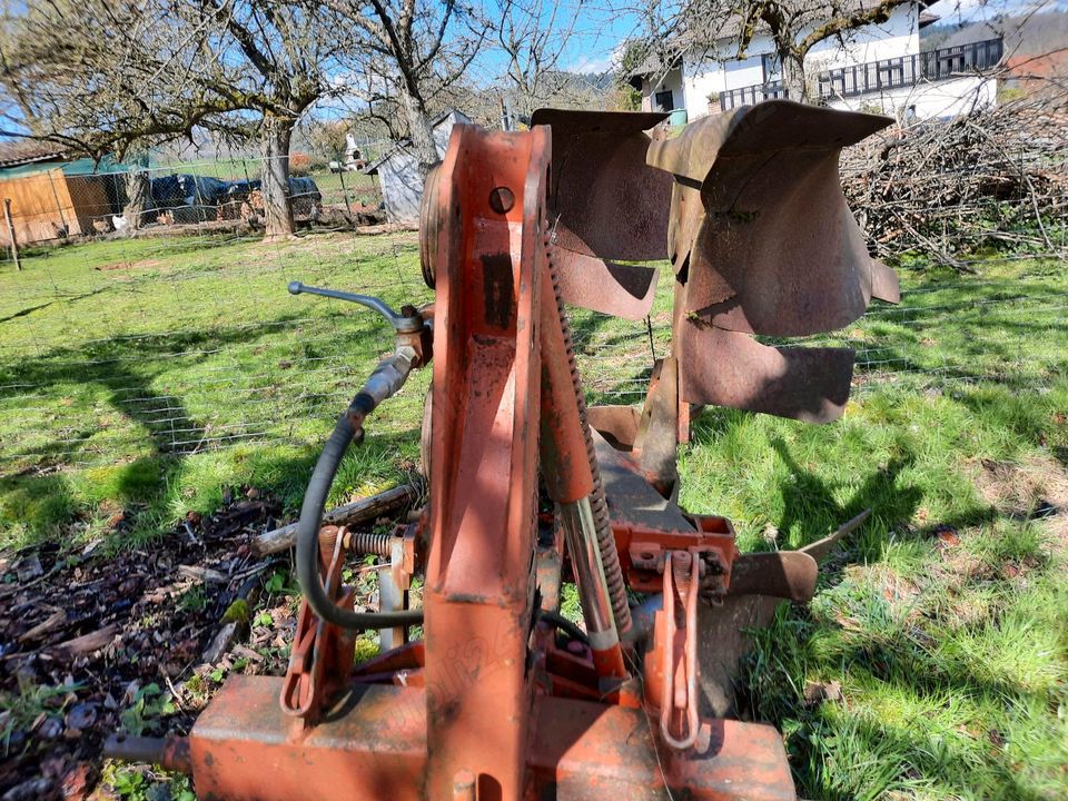 Vând plug reversibil 