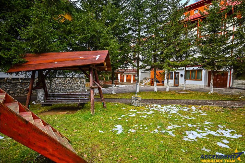 FILM! Rezidenta montana,decor apreciabil, pod mansardabil,garaj propriu,Central