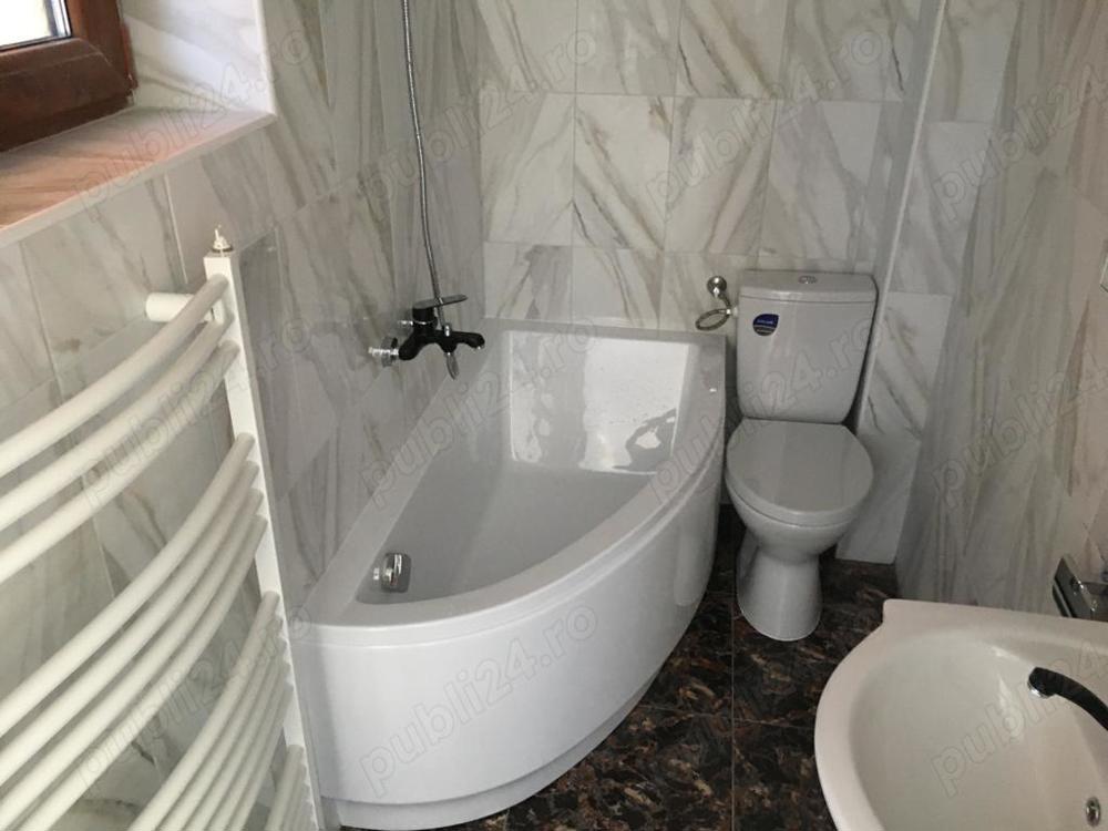 Vând două căzi Besko Praktica asimetrice noi, cu dimensiunile 140 70