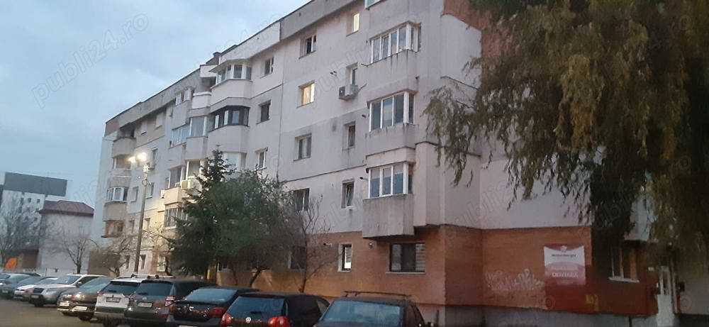 Apartament doua camere, decomandat, Stefan cel mare, parter inalt, bucatarie mare, renovat, liber