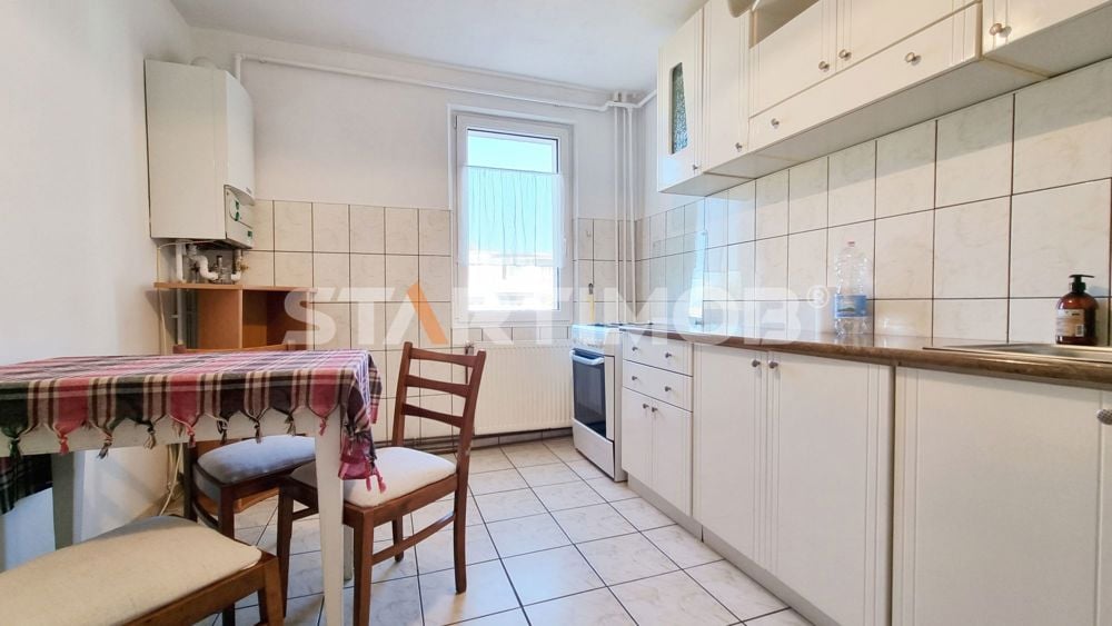 Apartament mobilat 3 camere cu parcare Tractorul