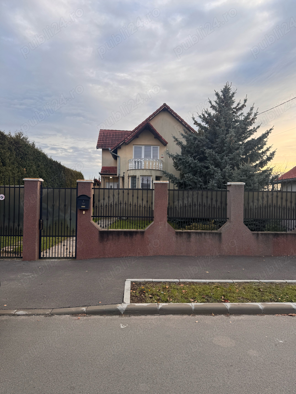 Casă de vânzare în Turda Cartierul Primăverii, 240 mp construiți, 700 mp teren, 280.000 !