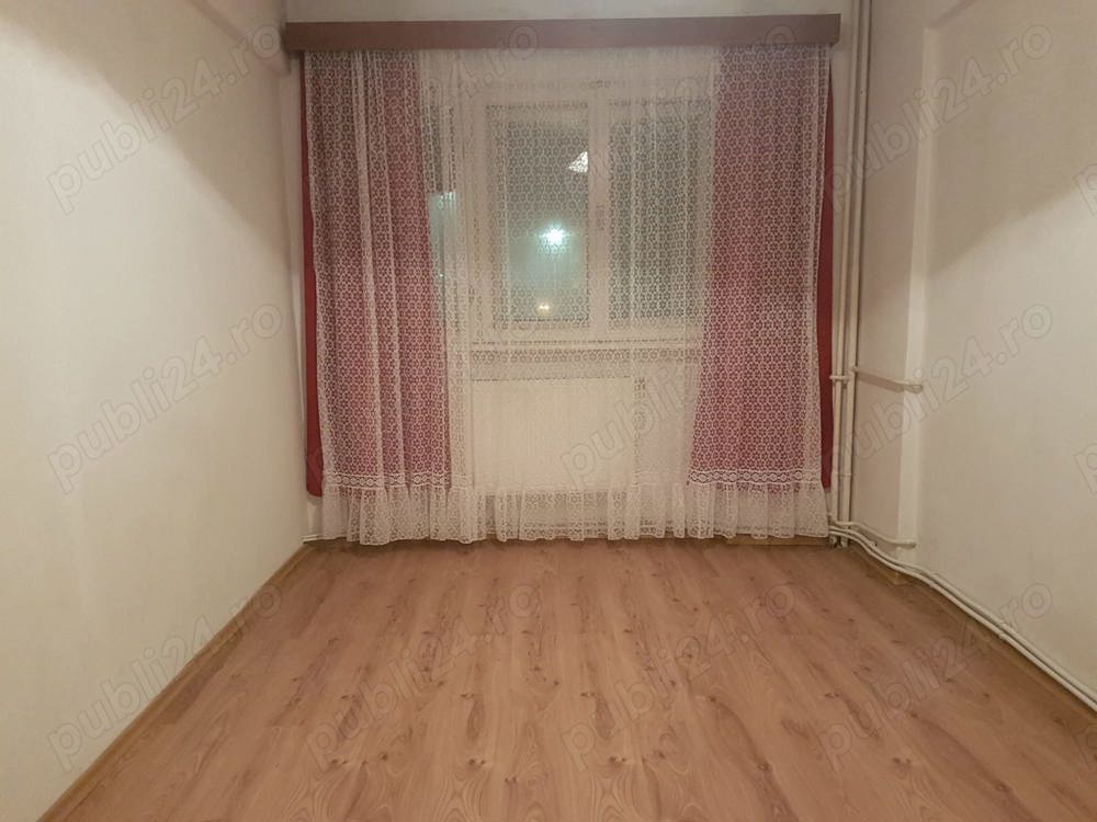 Apartament trei camere, nedecomandat, nemobilat, etaj, doi, CT, gresie, debarale, pe mijloc, 9 Mai