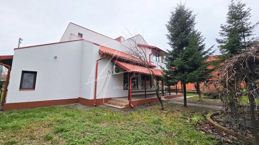 Vila cu arhitectura frumoasa si teren generos in Rosu - Chiajna