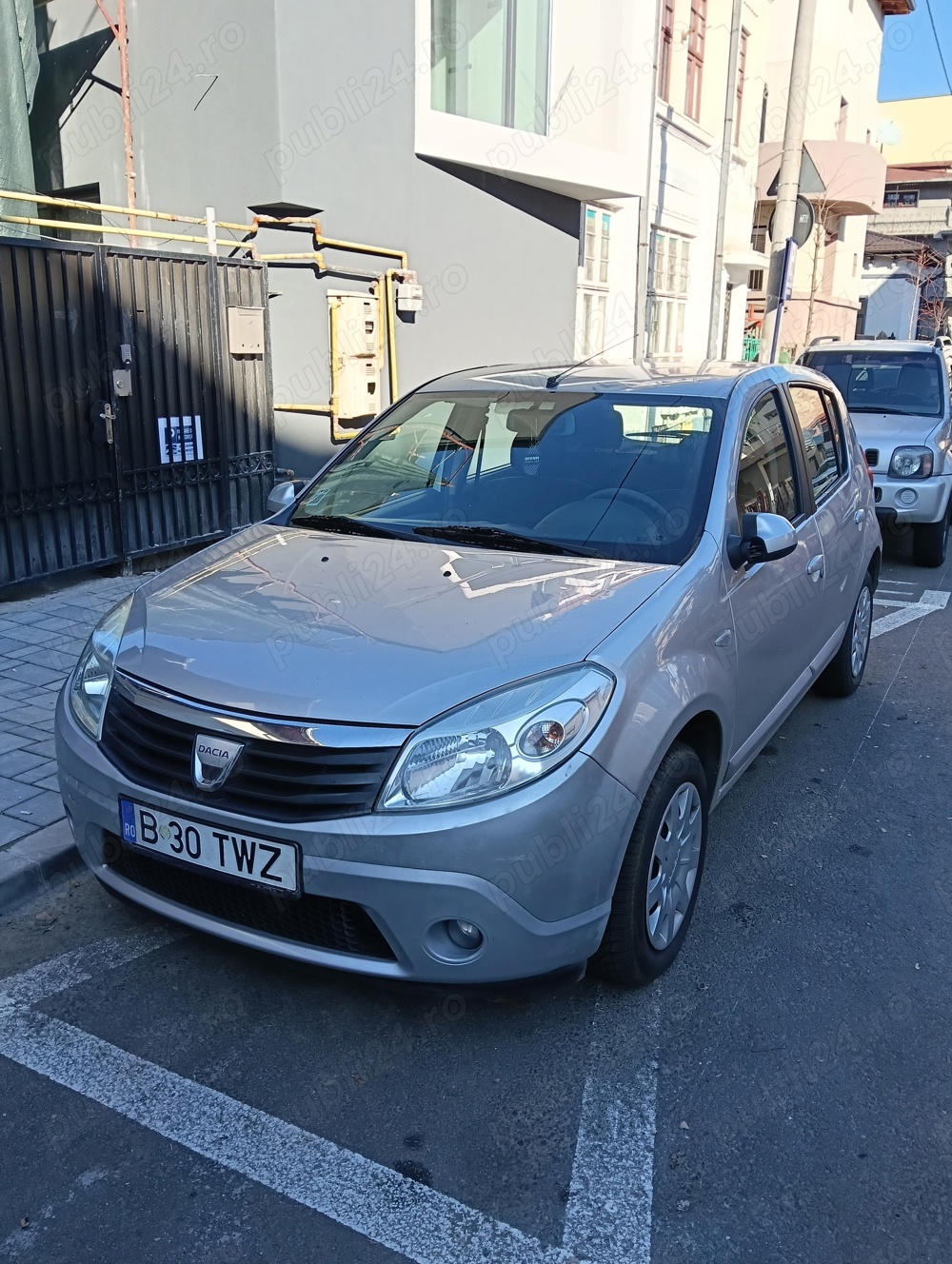 Vând Dacia Sandero foarte bine întreținută