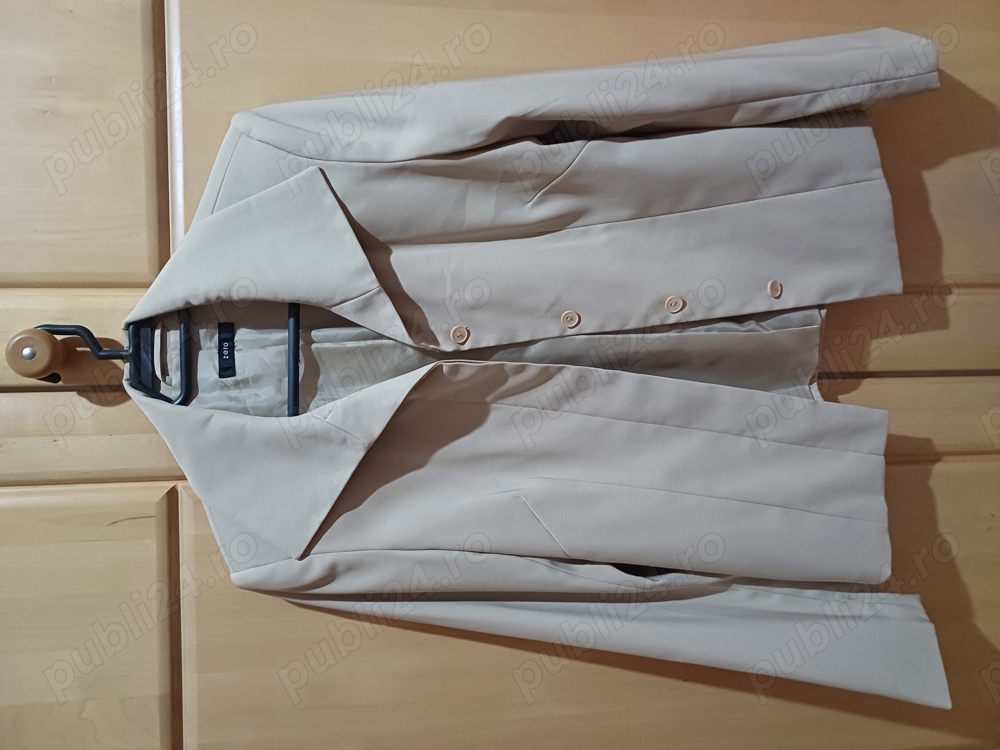 Vand sacou crem XS în stare perfectă 