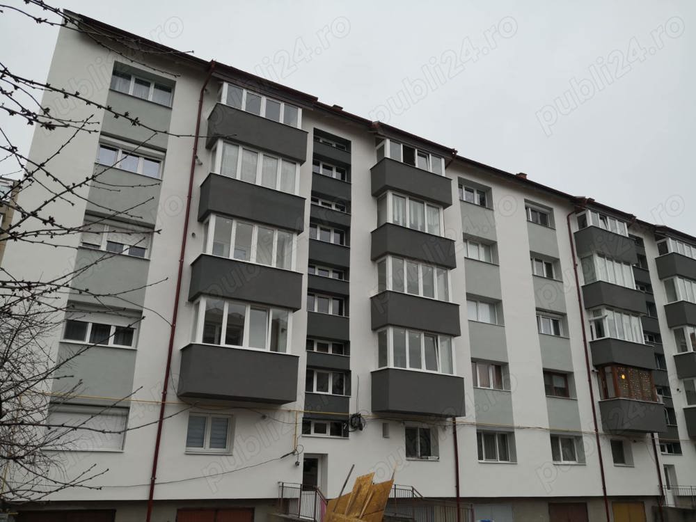 Apartament 3 camere de vanzare Carpati II - in bloc reabilitat termic