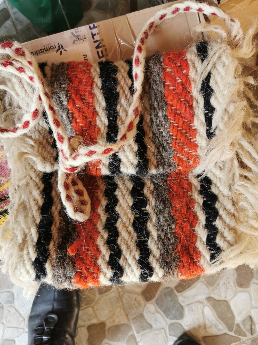 Vand paturi, covoare, traistutze taranesti