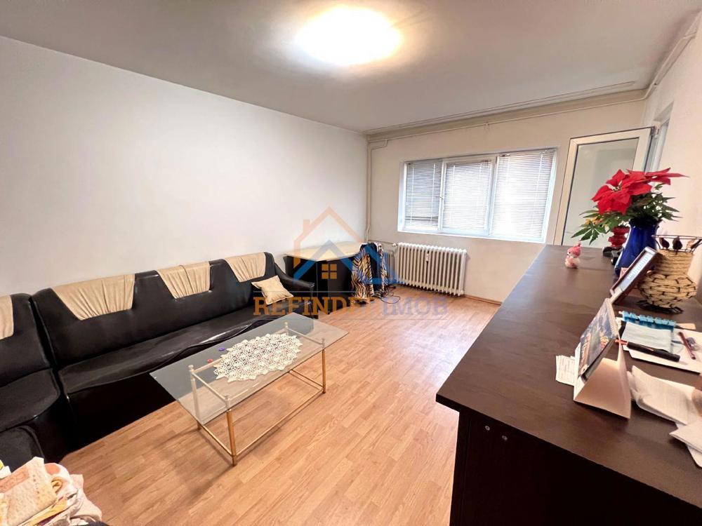 Vanzare apartament 2 camere spatios Rahova - Salaj Petrom