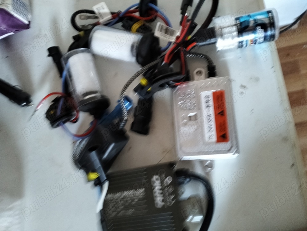 vand becuri xenon auto!