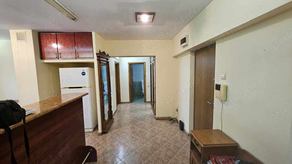 Apartament 3 camere INDEPENDENTEI Umf