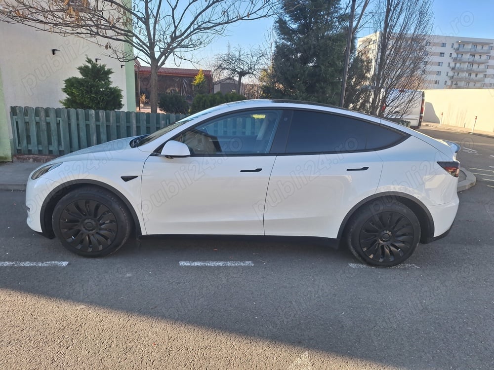 Vând Tesla model Y 2024 dual motor long range