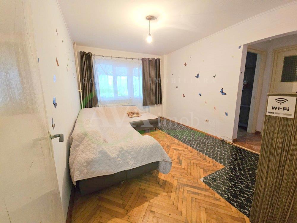 Apartament 2 camere, etaj 2 din 4, cu centrala , zona Mioritei