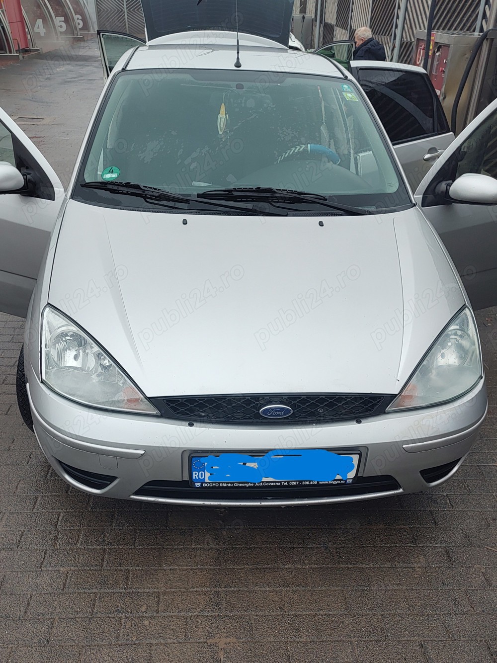 Vand Ford Focus 1,6 benzina an.2002 AB Berlina cu Haion