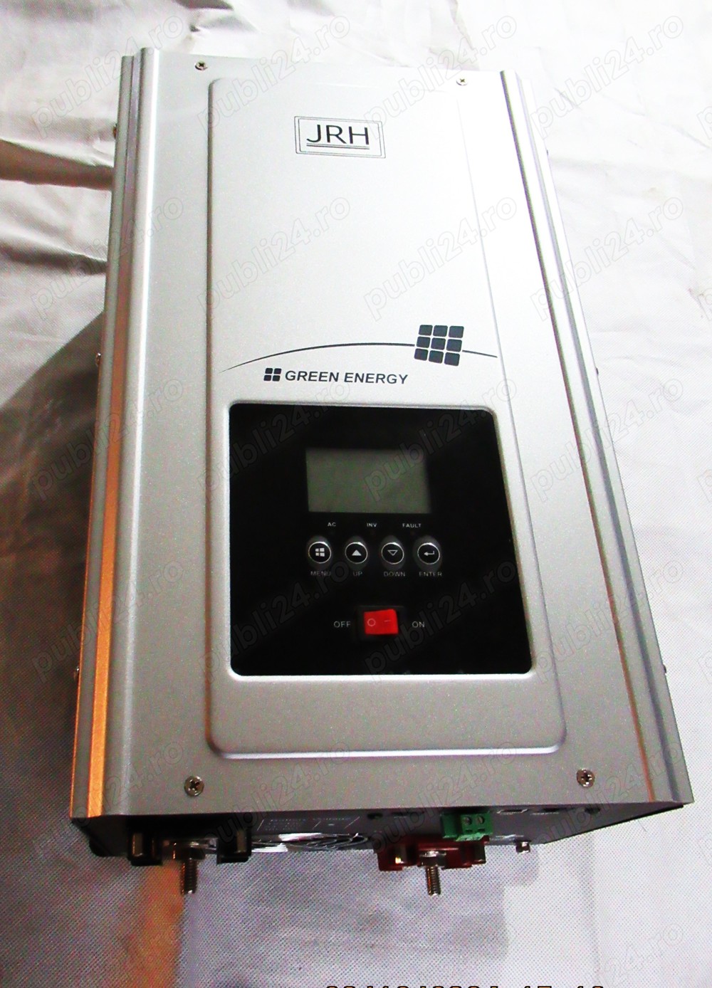 Invertor solar - transformă curentul electric produs de panourile fotovoltaice în curent alternativ 