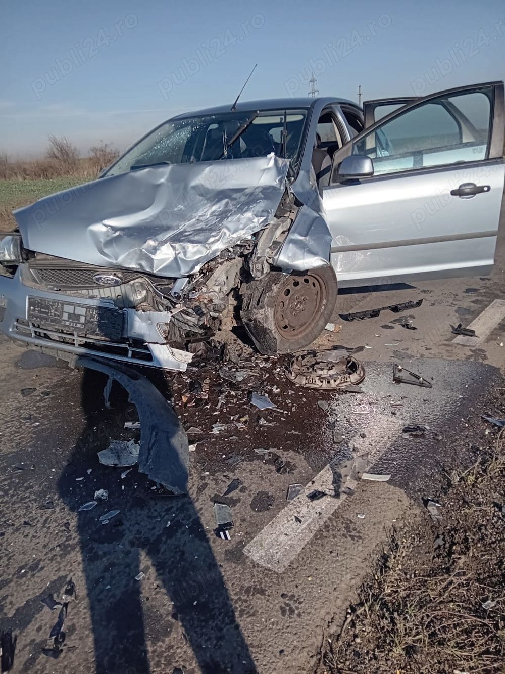 Dezmembrez Ford focus 2 1.6 benzina 