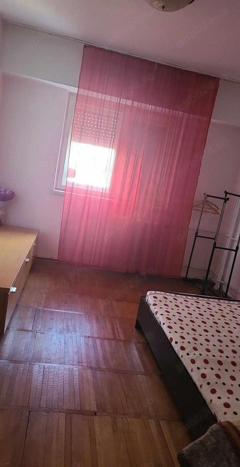 Caut colega de apartament 