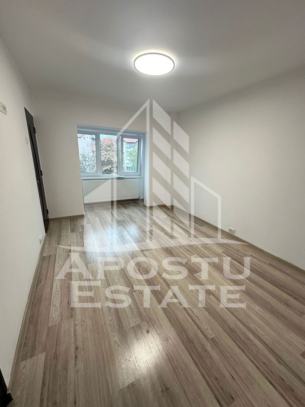 Apartament cu o camera ideal pentru investitie, zona Aradului