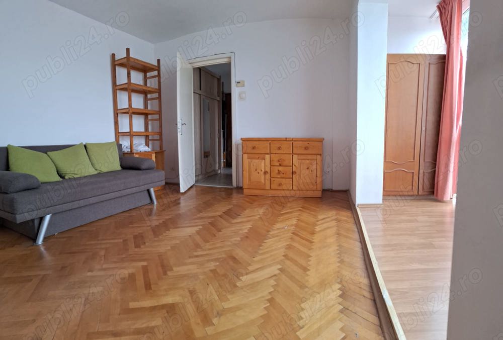 Proprietar VAND apartament 3 camere + boxa,zona Diana 