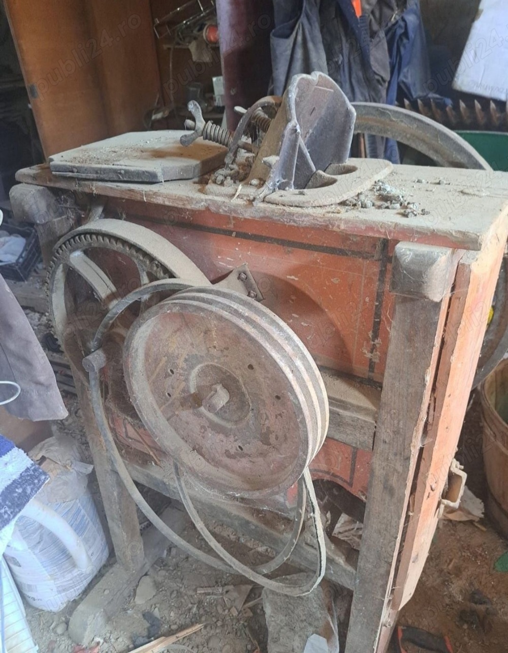 Masina de batut porumb