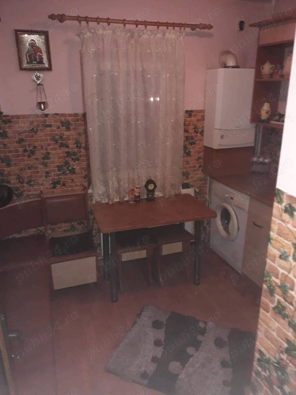 Închiriez apartament 