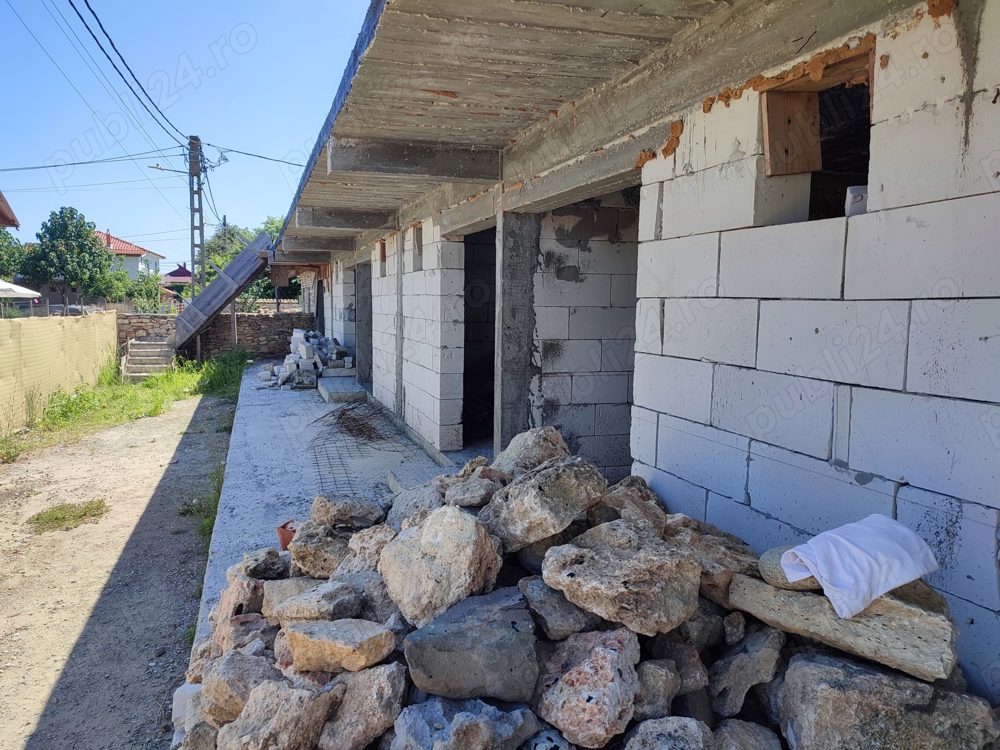 Vand Schimb Cosntructie si teren in Localitatea 2 Mai aproape de plaja