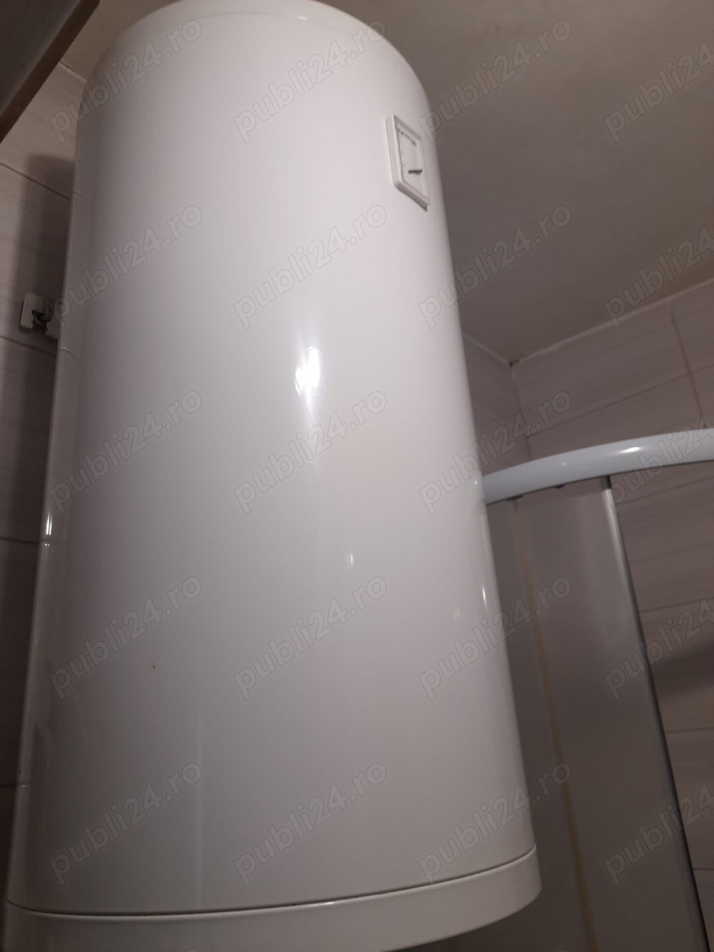 Boiler la 100l , utilizat foarte puțin disponibil în Giulești, prețul este de 600 RON,  ușor negocia