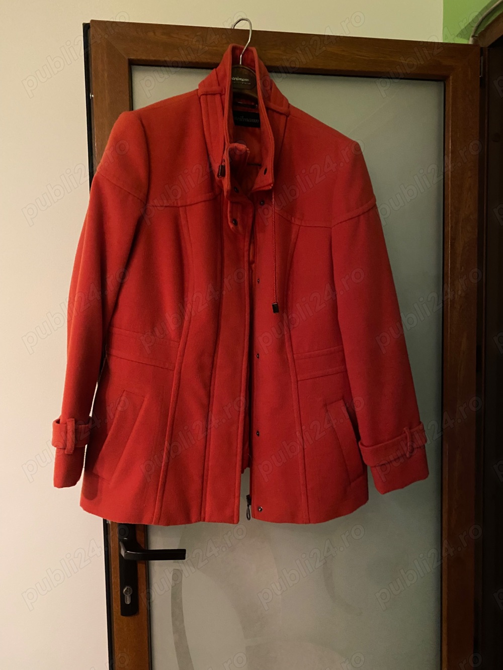 Vând palton scurt de damă Steilman