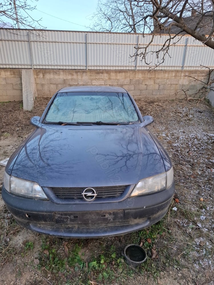 Opel Vectra motor defect vândută pe piese