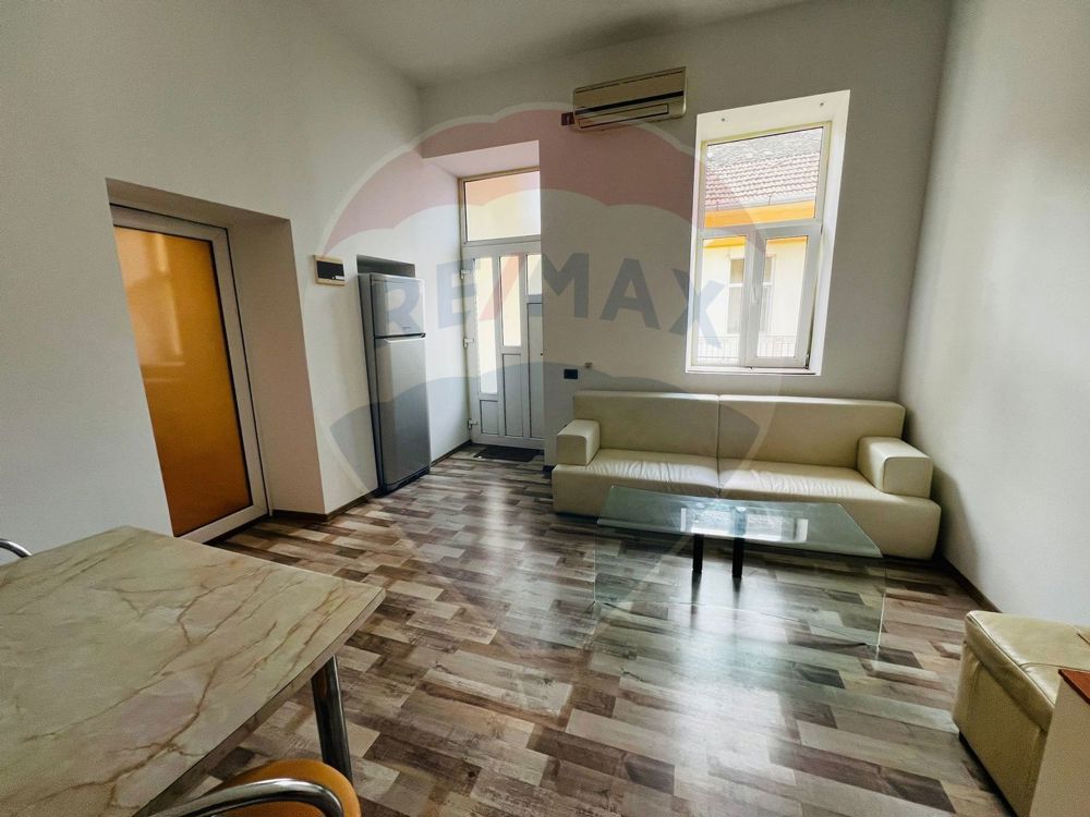 Apartament cu 1 camere de vânzare în zona Central