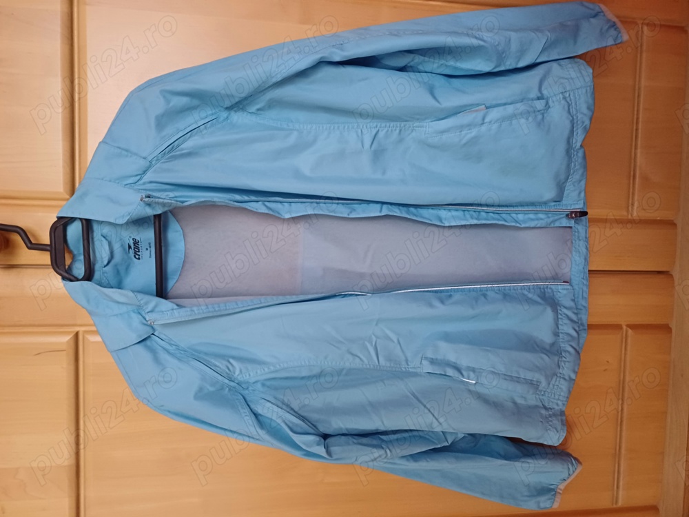 Vand jacheta sport, M, 2 în 1. Se poate transforma în vesta. E în stare perfectă