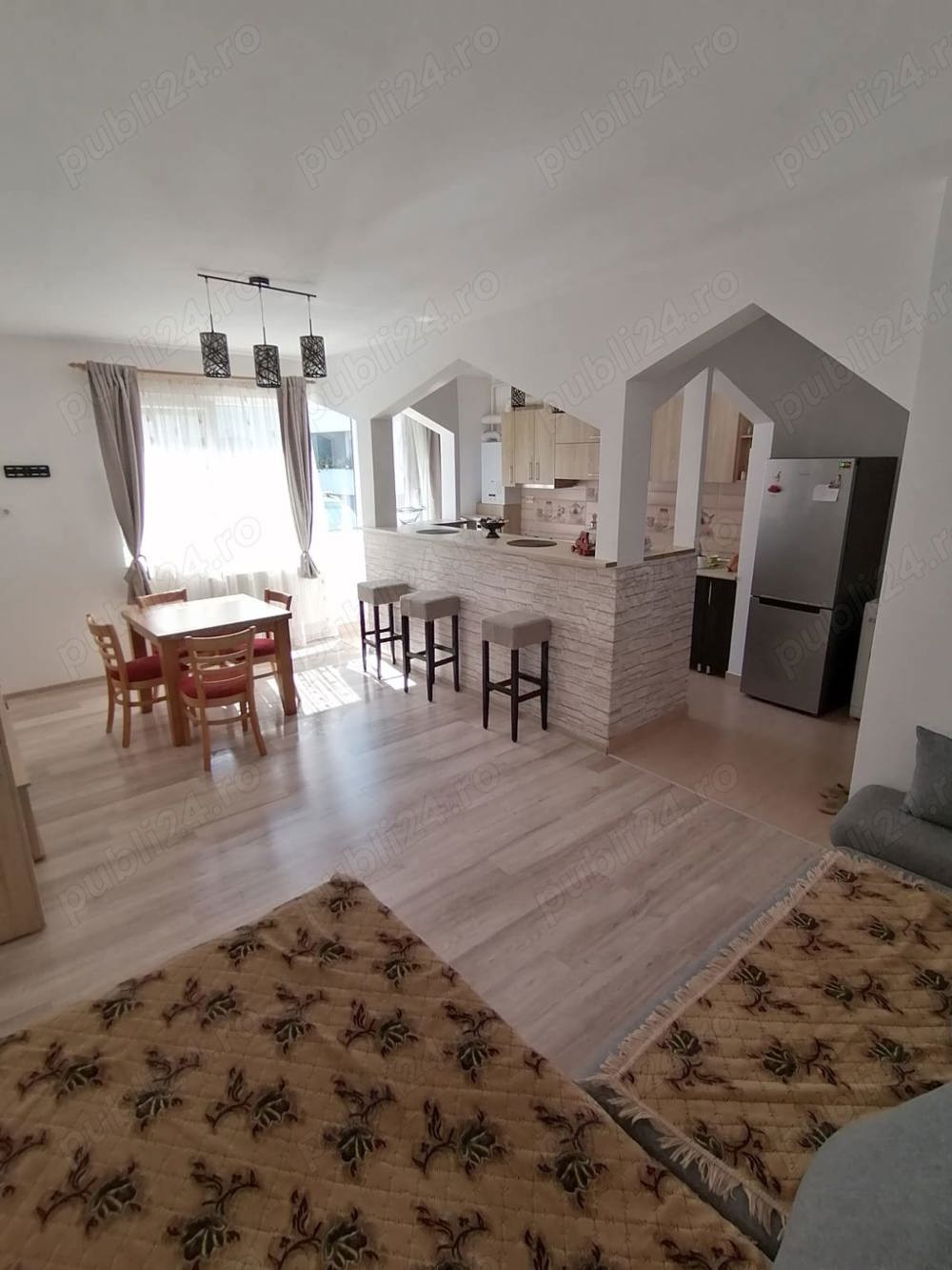 Persoană fizică , vând apartament cu 3 camere suprafața 85 mp utili ! Str. Somesului Floresti Cluj !