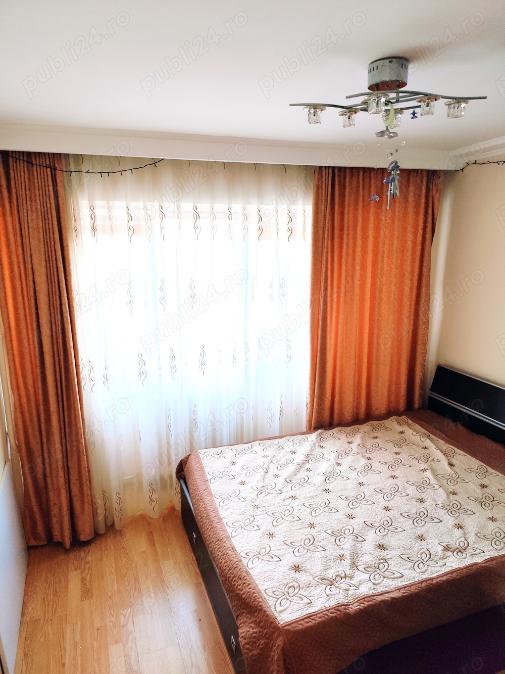 Închiriez apartament 3 camere 