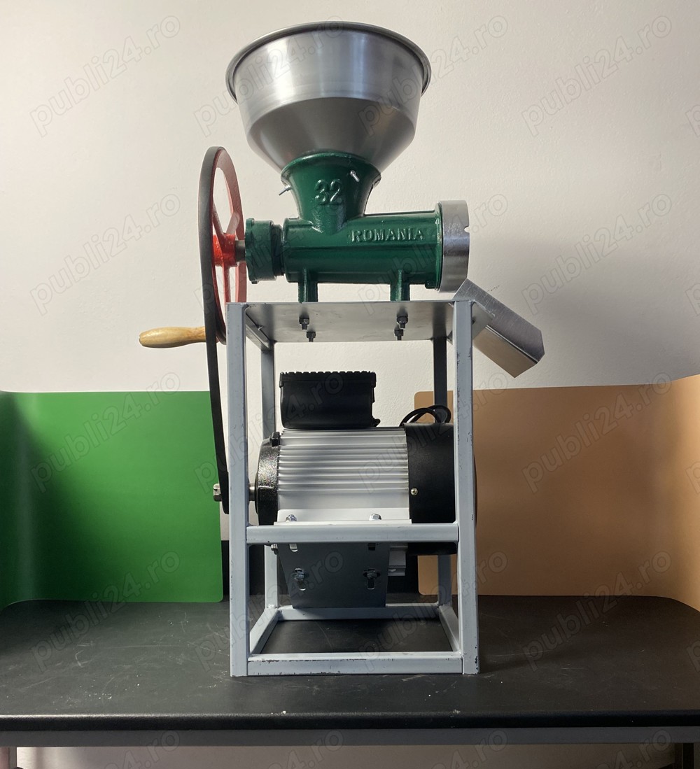 Moara de Tocat Carne Automata cu Motor Electric   Putere si Eficienta pentru Gospodaria Ta