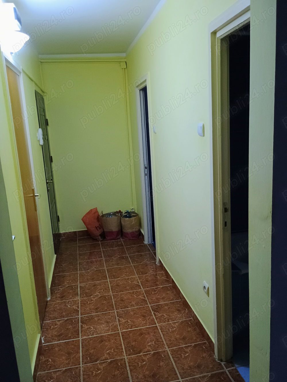 Închiriez apartament