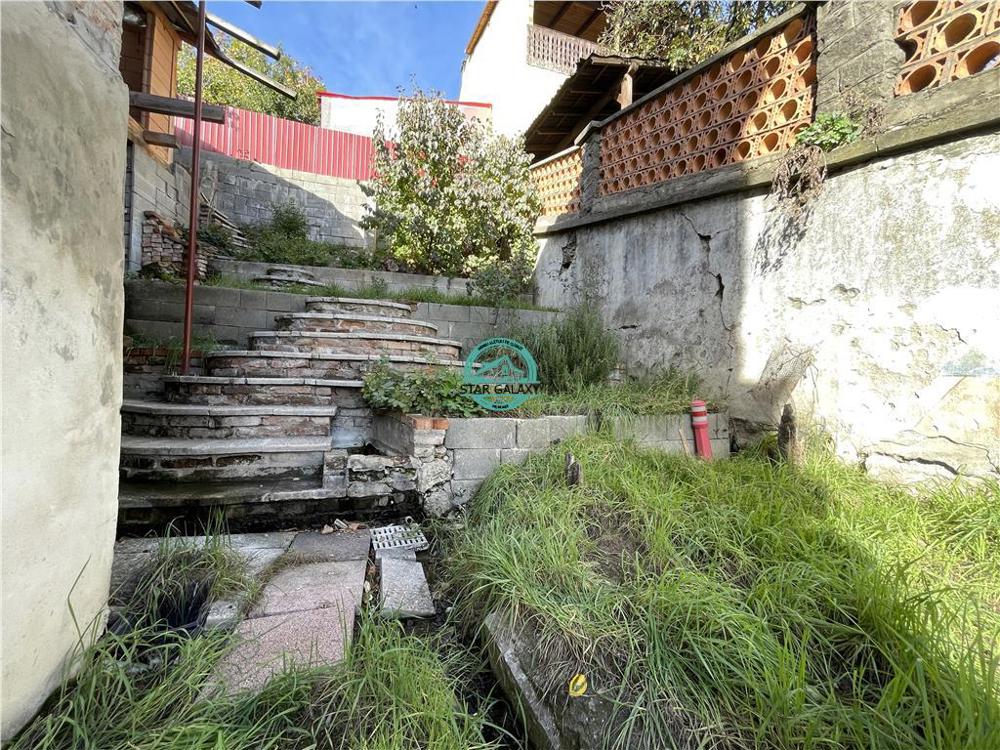 Vanzare casa la curte proprie in zona centrala a orasului