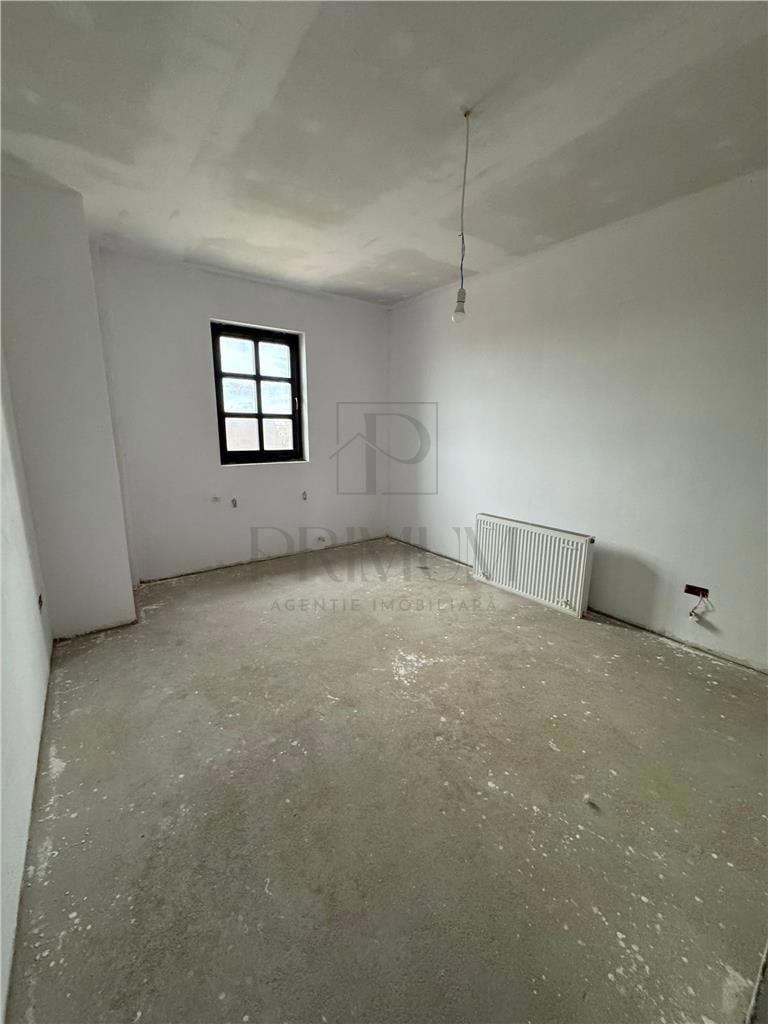 Apartament - doua camere - geam la baie