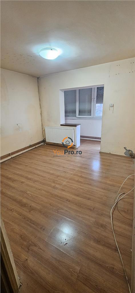 Apartament cu 4 camere etaj 2 decomandat zona Lipovei