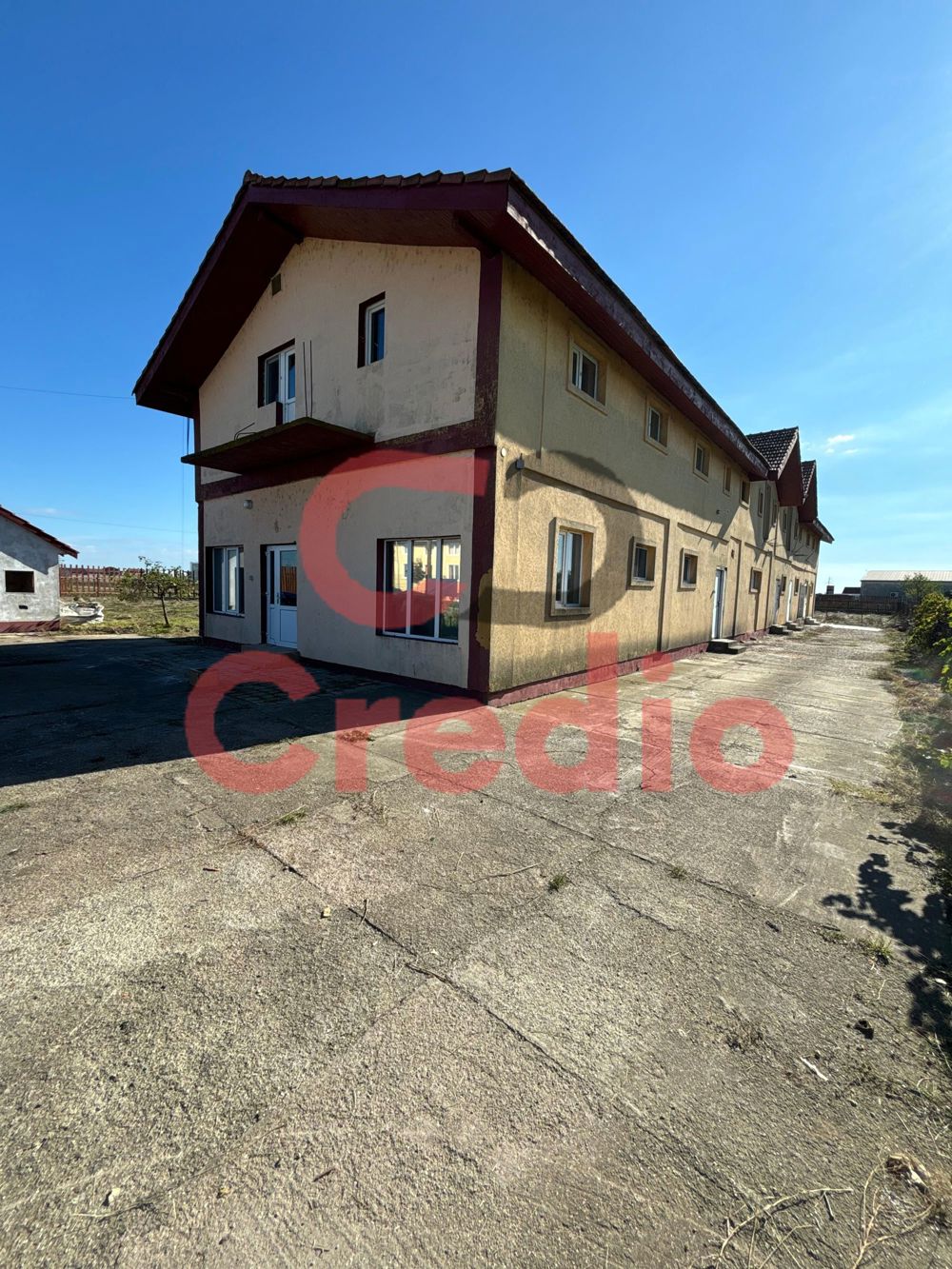 2300mp teren+660 util,  Sacalaz la DN