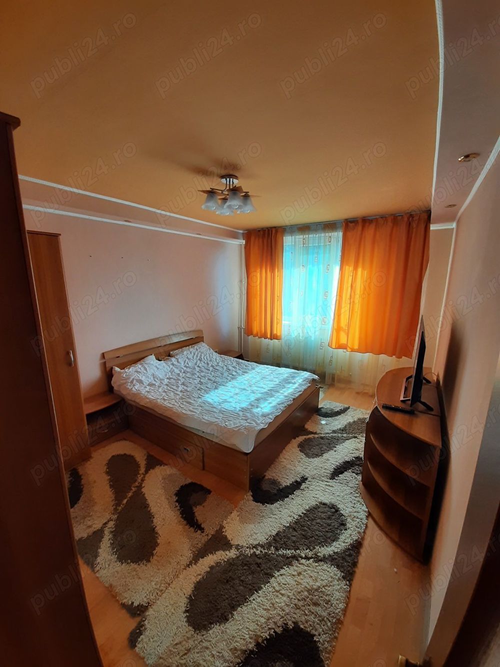 Inchiriez apartament cu 2 camere - Zona Rogerius