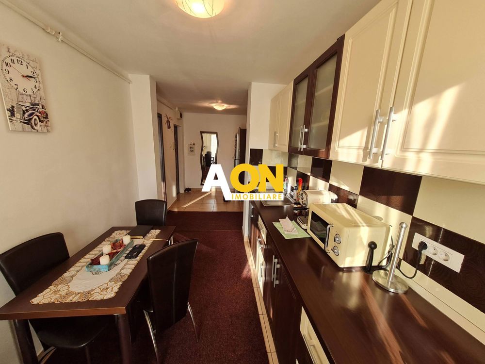 Apartament 3 Camere, Decomandat, 69 mp + balcon, Etaj 4, Zona Cetate