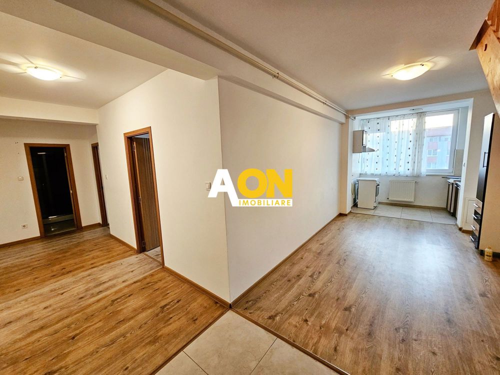 Apartament tip Penthouse, 4 camere, 2 bai, 108 mp utili + boxa, Centru