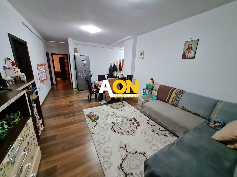 Apartament 3 Camere, 83 mp, Decomandat, Cu Garaj la Subsol