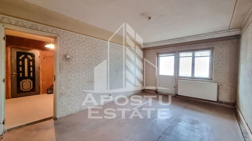 Apartament 4 camere, etaj intermediar, centrala proprie, zona Lipovei